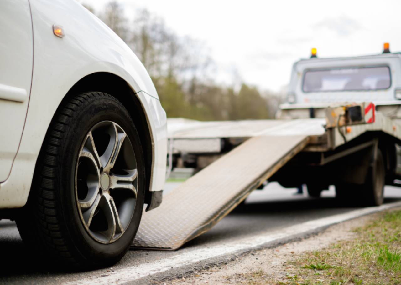 Serviço de guincho em ação em Magé RJ